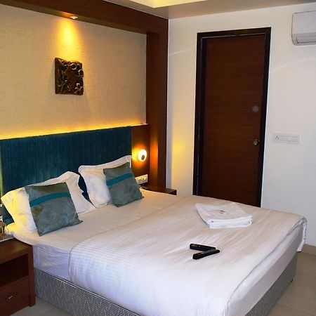 Hotel Chandragupta Ujjain Bagian luar foto