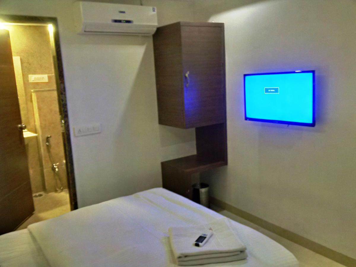 Hotel Chandragupta Ujjain Bagian luar foto