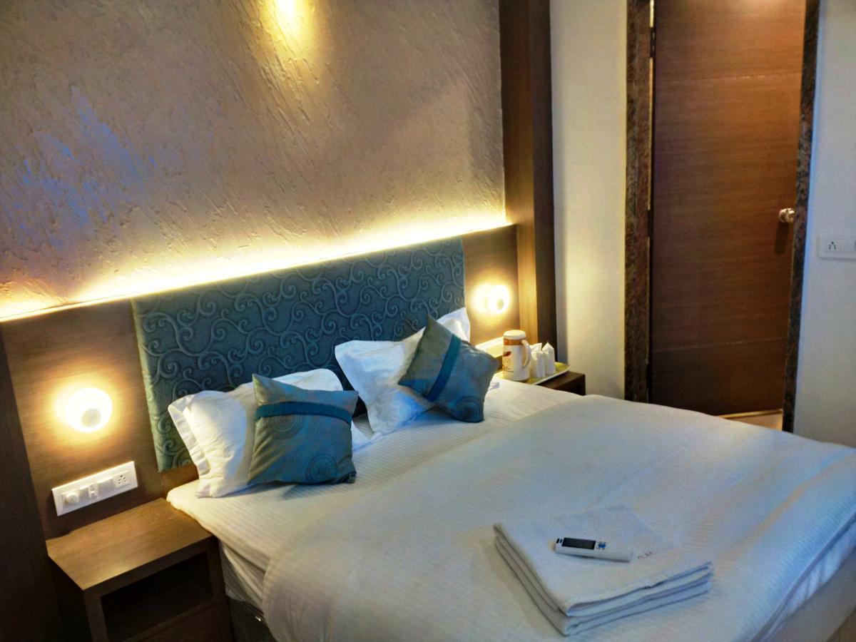 Hotel Chandragupta Ujjain Bagian luar foto