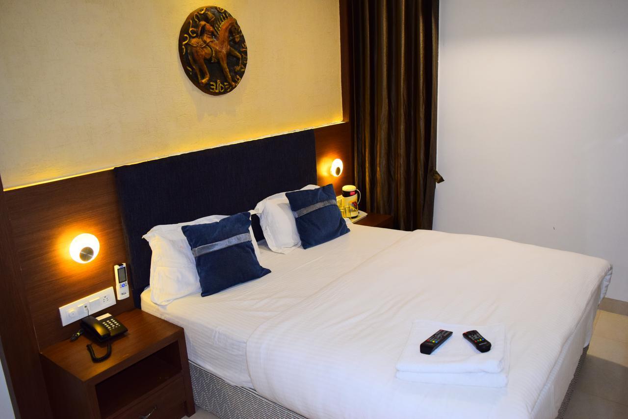 Hotel Chandragupta Ujjain Bagian luar foto