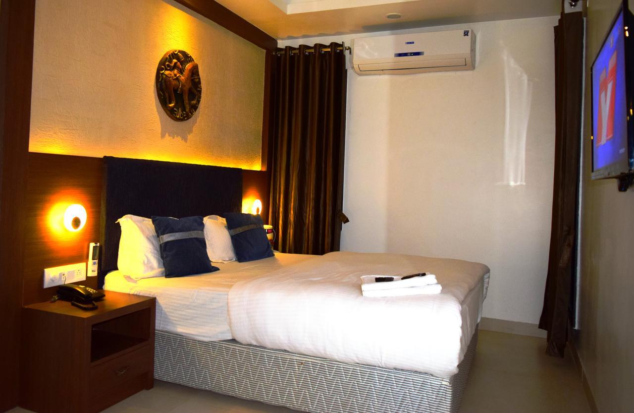 Hotel Chandragupta Ujjain Bagian luar foto
