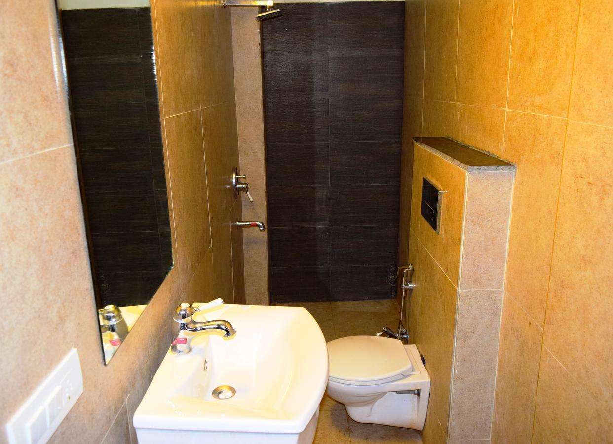 Hotel Chandragupta Ujjain Bagian luar foto