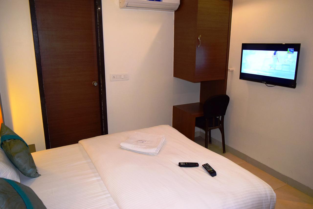 Hotel Chandragupta Ujjain Bagian luar foto