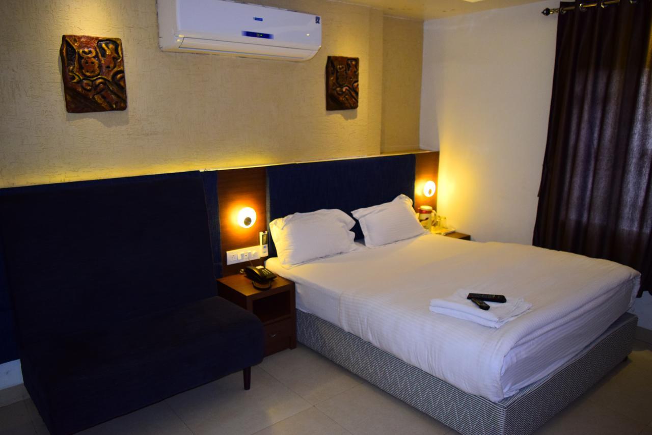 Hotel Chandragupta Ujjain Bagian luar foto