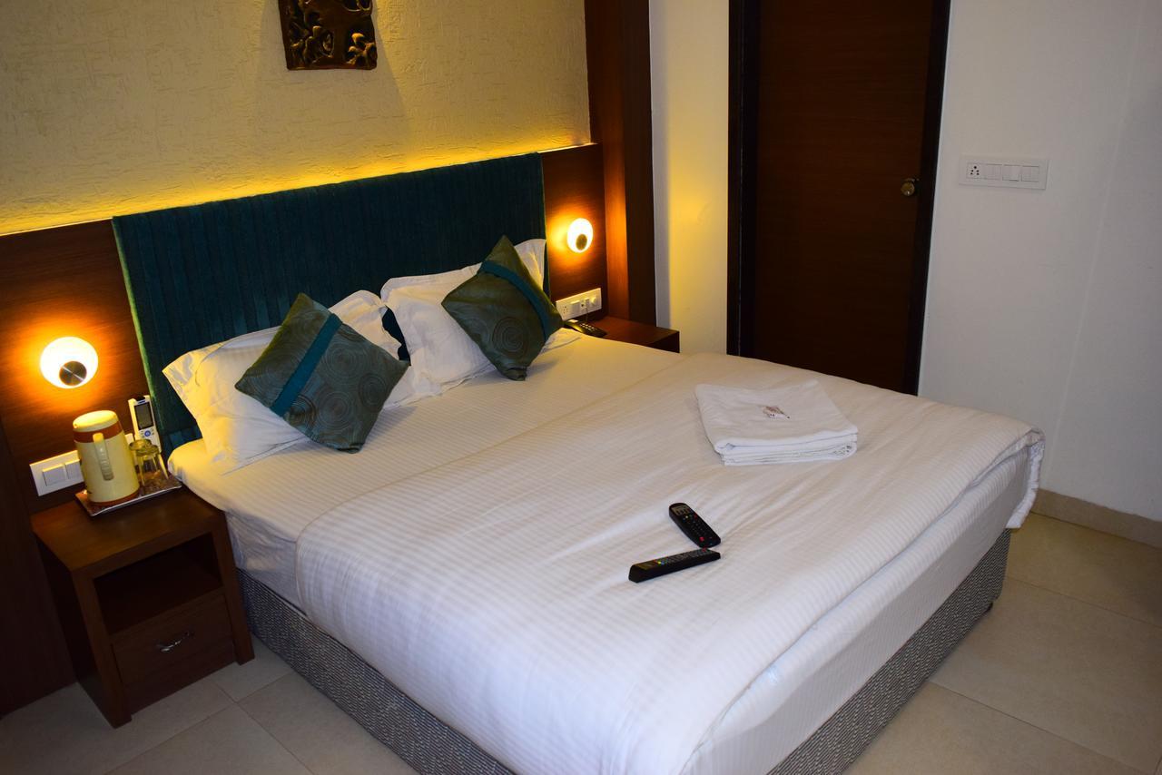 Hotel Chandragupta Ujjain Bagian luar foto